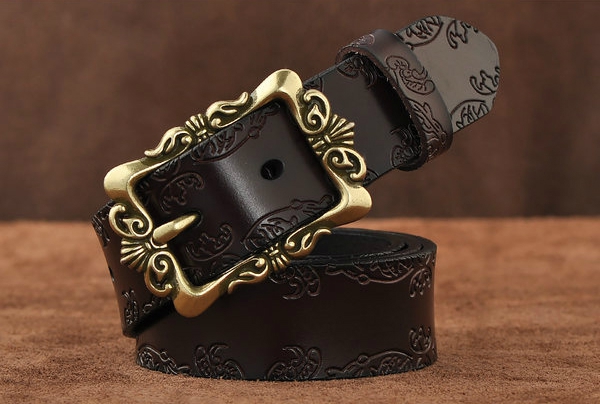 Γυναικείες ζώνες σε μαύρο, λευκό και κόκκινο από συνθετικό δέρμα