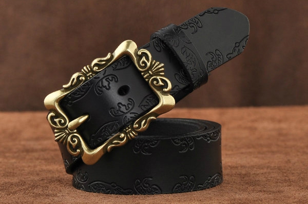 Γυναικείες ζώνες σε μαύρο, λευκό και κόκκινο από συνθετικό δέρμα