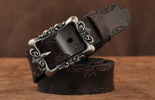 Γυναικείες ζώνες σε μαύρο, λευκό και κόκκινο από συνθετικό δέρμα