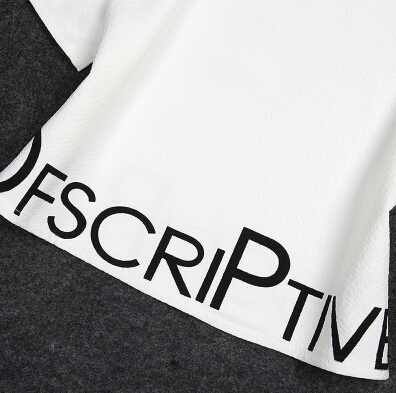 Дамски комплект от бяла блуза и лек раиран панталон