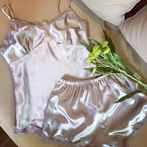 Дамски дантелен потник и къси еластични шорти - комплект в сребрист цвят  