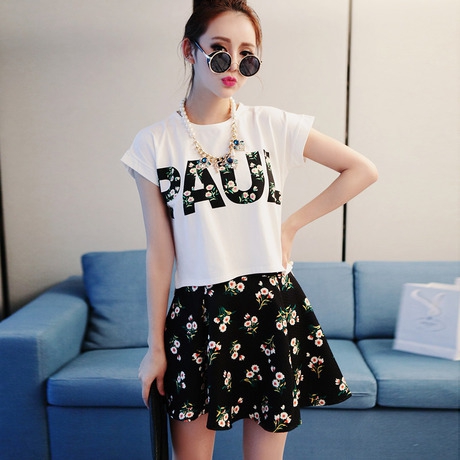 Комплект за горещият летен сезон от блуза с къс ръкав и пола с цветни мотиви за жени - два модела