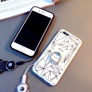 Протектор за телефон с пръстен в бял и черен цвят подходящ за iPhone6/6S, iPhone6/6S plus и iPhone5/5S