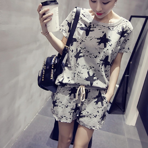 Дамски спортен комплект с къси панталонки и къс ръкав в различни цветове