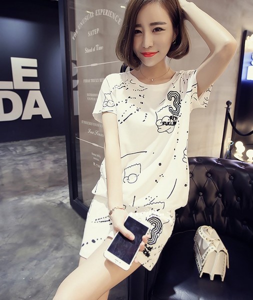 Дамски спортен комплект с къси панталонки и къс ръкав в различни цветове