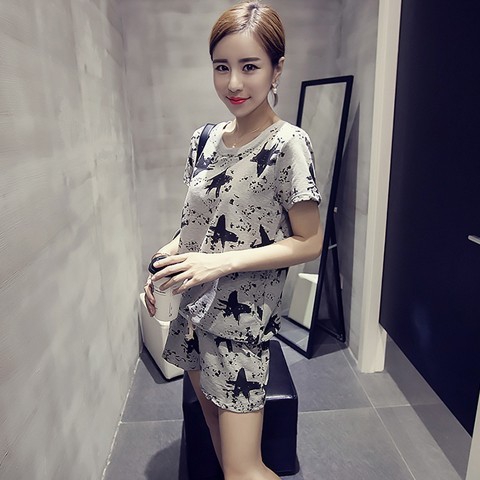 Дамски спортен комплект с къси панталонки и къс ръкав в различни цветове