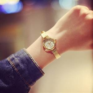 Γυναικέια ρολόγια  σε χρυσό και ασήμι χρώμα
