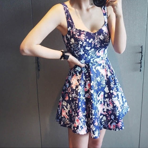 Φόρεμα με τιράντες, μπλε και μαύρο λουλούδια