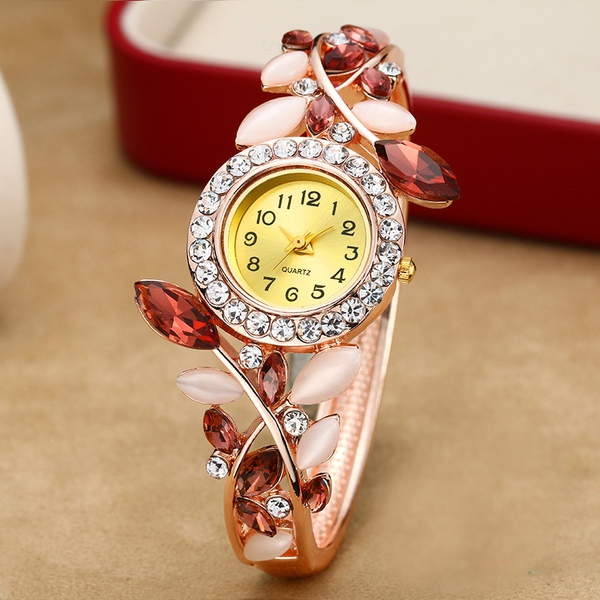 Дамски часовник тип гривна 4 модела