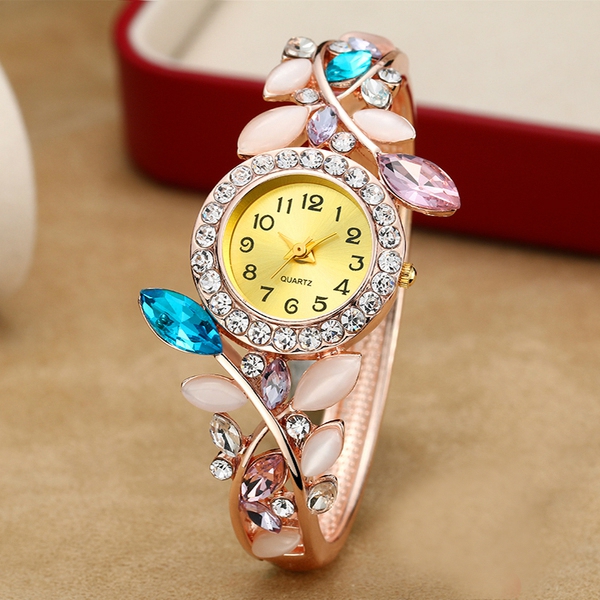 Дамски часовник тип гривна 4 модела