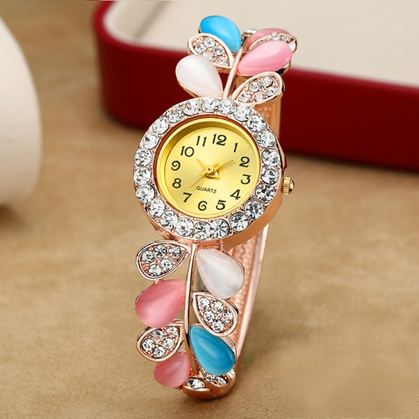 Дамски часовник тип гривна 4 модела