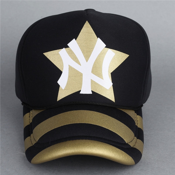 Шапки за жени и мъже в различни цветове - 16 модела