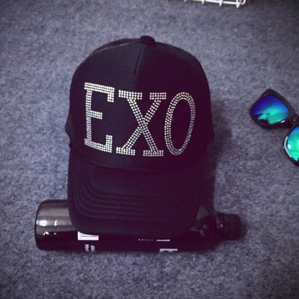 Шапки за жени и мъже в различни цветове - 16 модела