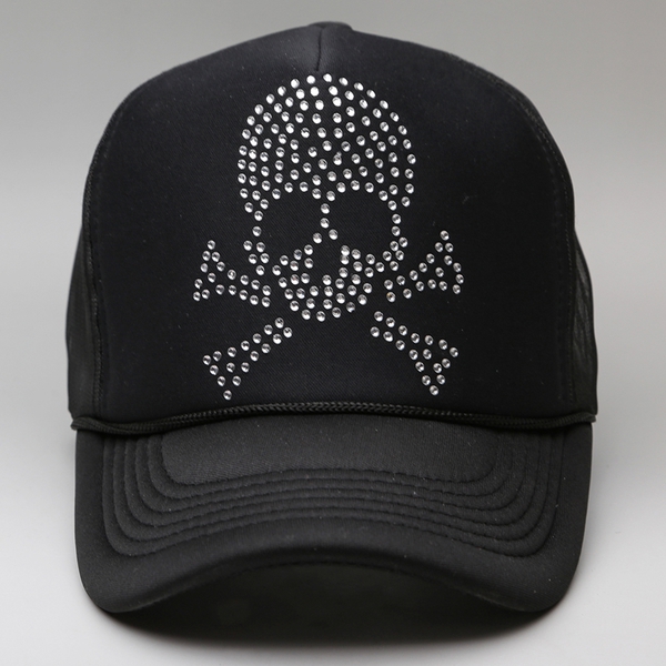 Шапки за жени и мъже в различни цветове - 16 модела