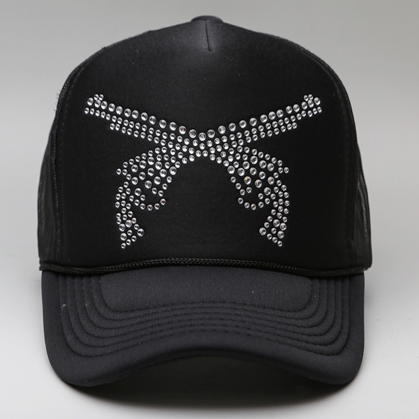 Шапки за жени и мъже в различни цветове - 16 модела