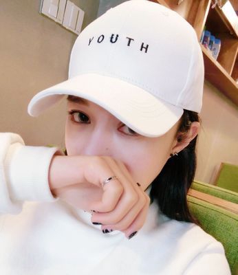 Дамски шапки в розов,червен,бял,черен,син,бежов и сив цвят - много различни модели