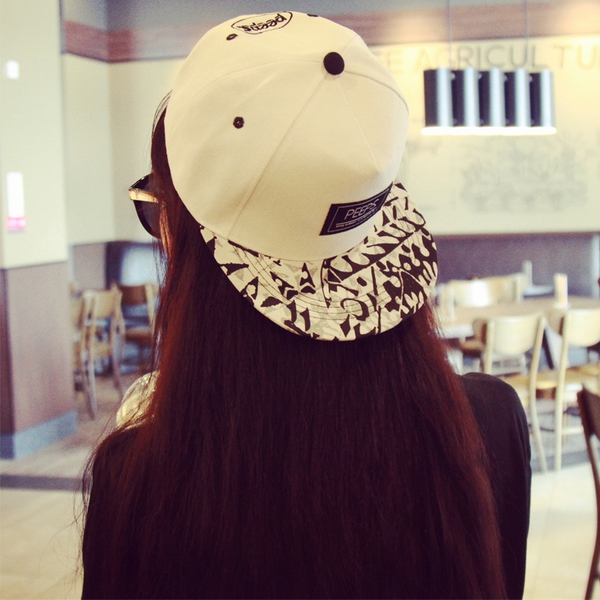 Дамски шапки в стил ърбан - 8 модела