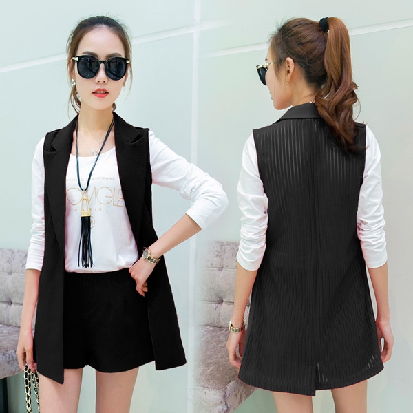 Дамски комплект къси панталони, сако без ръкави, блуза и гердан