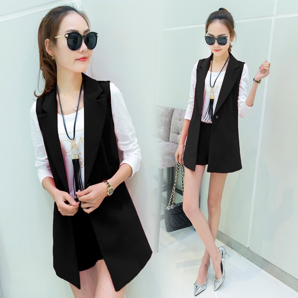 Дамски комплект къси панталони, сако без ръкави, блуза и гердан