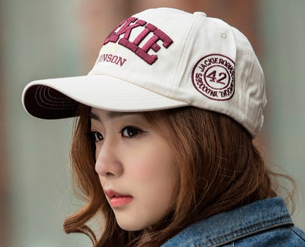 Дамски шапки в стил ърбан с различни изображения - 24 модела