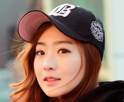 Дамски шапки в стил ърбан с различни изображения - 24 модела