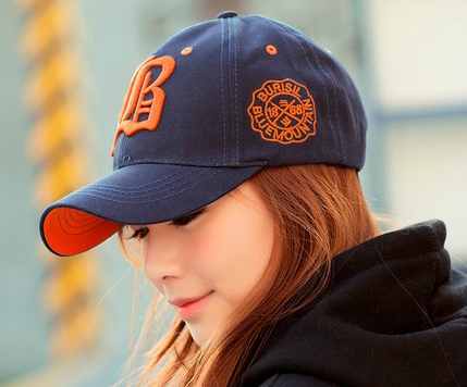 Дамски шапки в стил ърбан с различни изображения - 24 модела