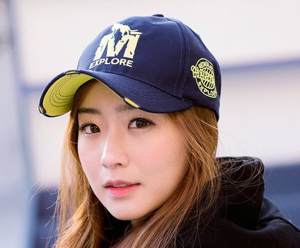 Дамски шапки в стил ърбан с различни изображения - 24 модела