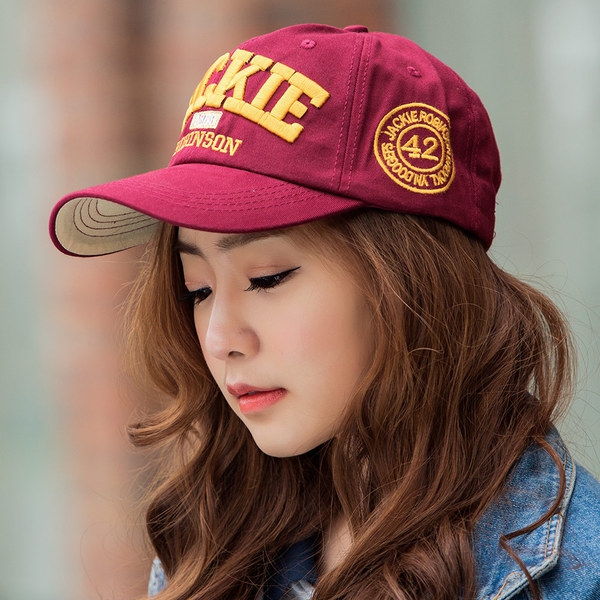 Дамски шапки в стил ърбан с различни изображения - 24 модела