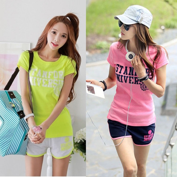 Дамски спортен комплект: тениска и къси панталони