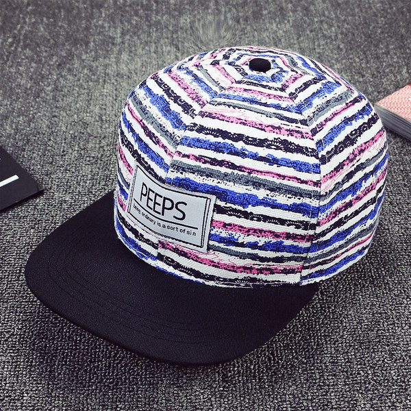 Интересни дамски шапки в много различни комбинации от цветове - 17 модела