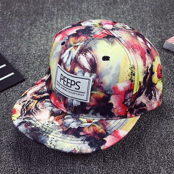 Интересни дамски шапки в много различни комбинации от цветове - 17 модела