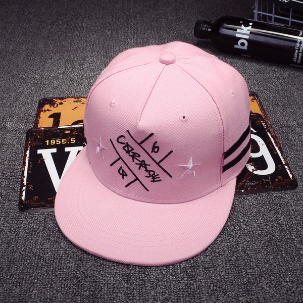 Интересни дамски шапки в много различни комбинации от цветове - 17 модела