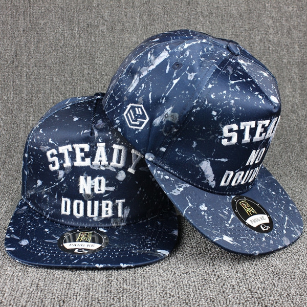 Мъжка шапка в стил ърбан в син,бял и черен цвят