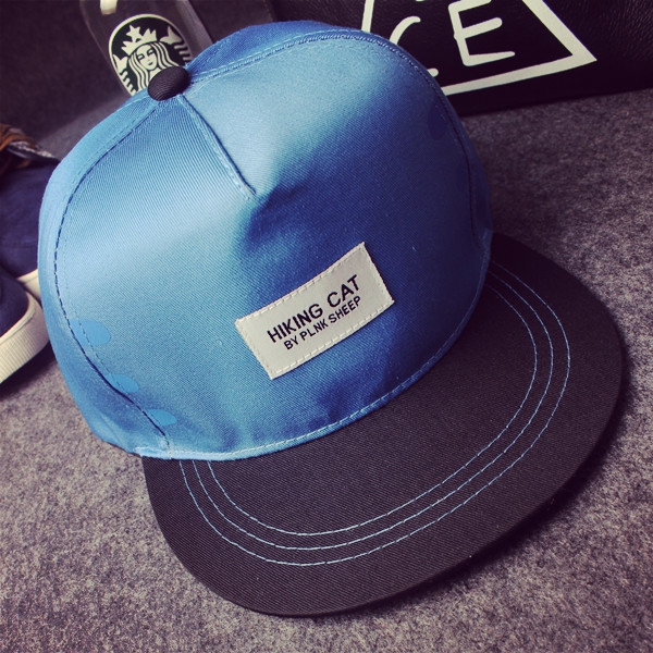 Καπέλα εικόνα μιας τίγρης σε μπλε, λευκό, μαύρο και ροζ