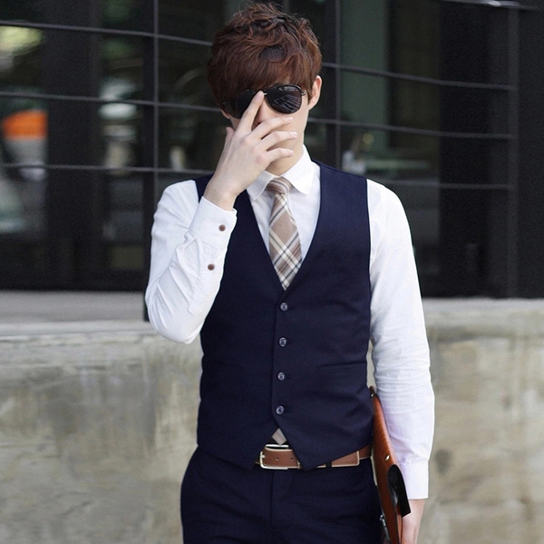 Λεπτή επίσημη γιλέκο ανδρών σε διάφορα μοντέλα 