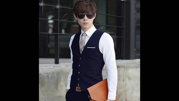 Λεπτή επίσημη γιλέκο ανδρών σε διάφορα μοντέλα 