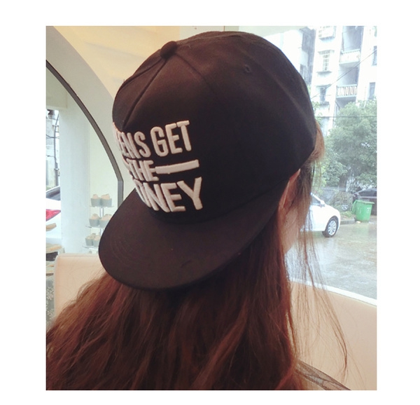 Дамски шапки в стил ърбан - 18 модела