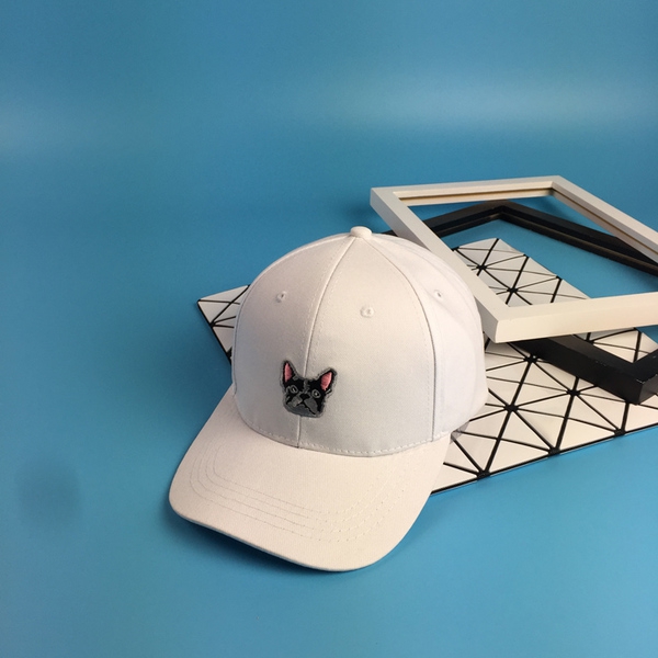 Дамски шапки с илюстрация на френски булдог в розов,черен и бял цвят 