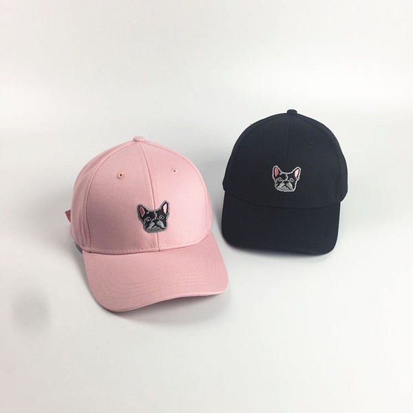 Дамски шапки с илюстрация на френски булдог в розов,черен и бял цвят 