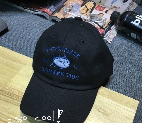 Дамски шапки подходящи за ежедневие в розов,черен и бял цвят-6 модела