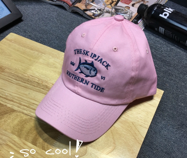 Дамски шапки подходящи за ежедневие в розов,черен и бял цвят-6 модела