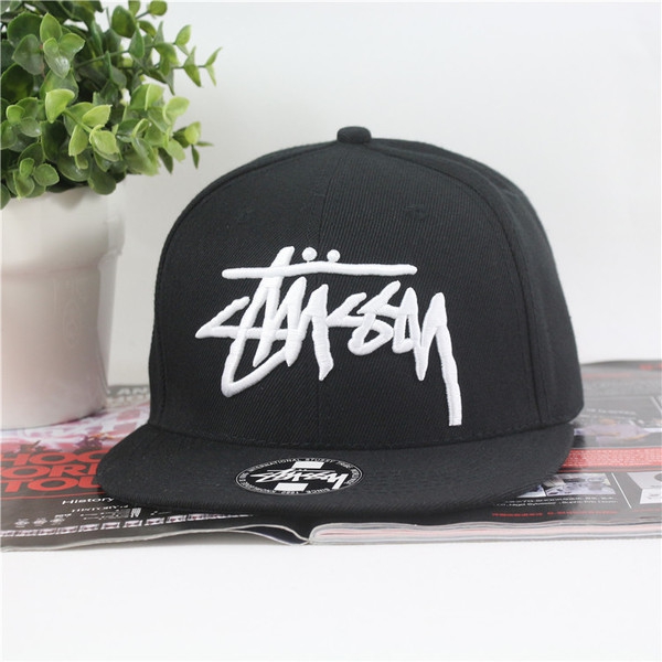 Шапки подходящи за мъже и жени в черен,сив,бял и червен цвят - 11 модела