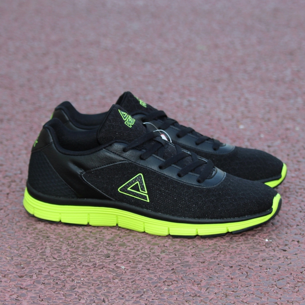 Мъжки дишащи спортни маратонки за бягане в 3 модела - черен, бял и червен