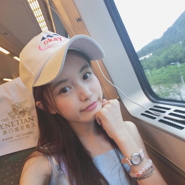 Ежедневни дамски шапки в много различни цветове - 19 модела