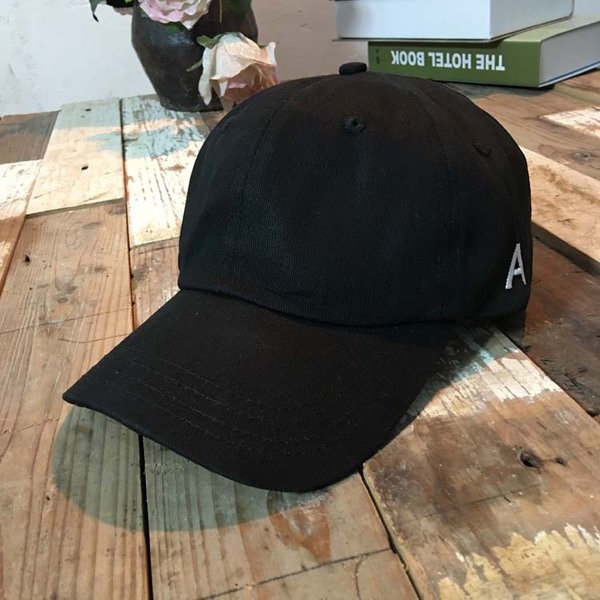 Дамски шапки подходящи за ежедневие в черен,бял,син,оранжев,сив,цикламен,лилав,розов и жълт цвят