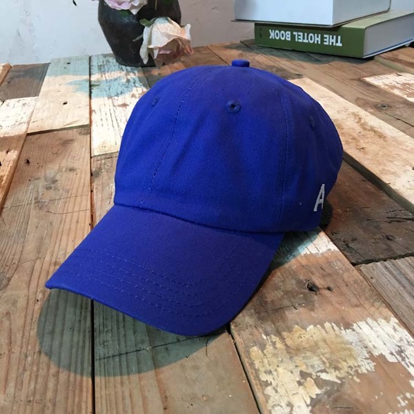 Дамски шапки подходящи за ежедневие в черен,бял,син,оранжев,сив,цикламен,лилав,розов и жълт цвят