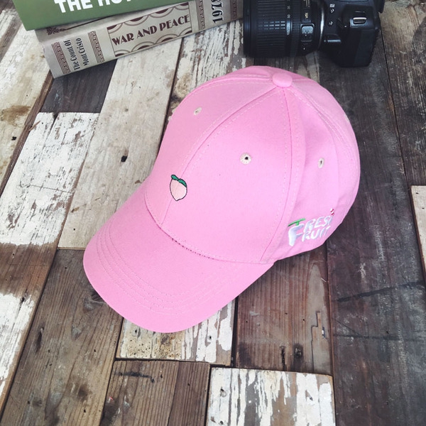 Дамски шапки подходящи за ежедневие в черен,бял,син,оранжев,сив,цикламен,лилав,розов и жълт цвят