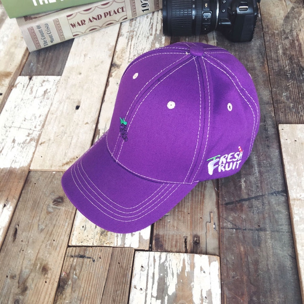 Дамски шапки подходящи за ежедневие в черен,бял,син,оранжев,сив,цикламен,лилав,розов и жълт цвят