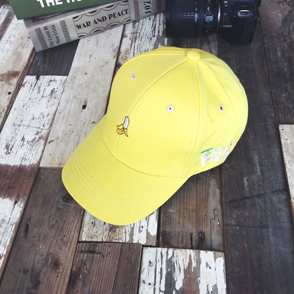 Дамски шапки подходящи за ежедневие в черен,бял,син,оранжев,сив,цикламен,лилав,розов и жълт цвят