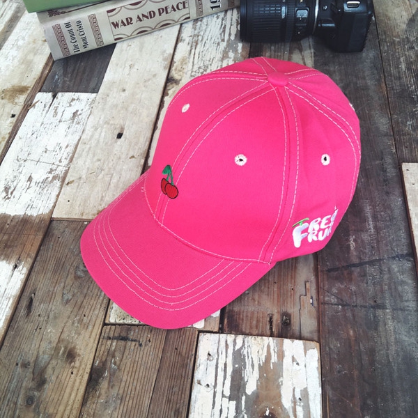 Дамски шапки подходящи за ежедневие в черен,бял,син,оранжев,сив,цикламен,лилав,розов и жълт цвят